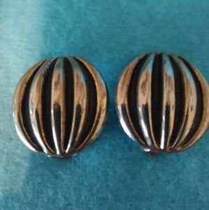 Vintage Melon Shaped Grooved Dome Silvertone Metal Earrings, Clip-on